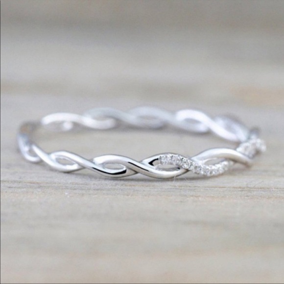 TWISTED 925 STERLING SILVER DIAMOND RING, CUTE RING, SHINY RING. - Picture 3 of 3